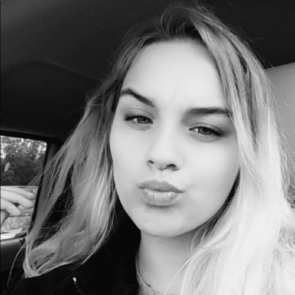 Meet your Posher, Kayley